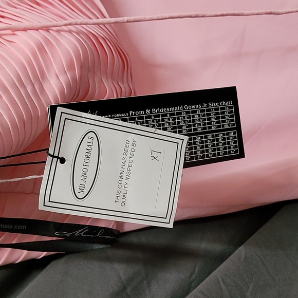 Dress - Picture 6 of 7